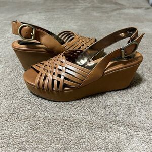 Ciao Bella Brown Wedge Sandal weaved straps Heel Buckle 7.5